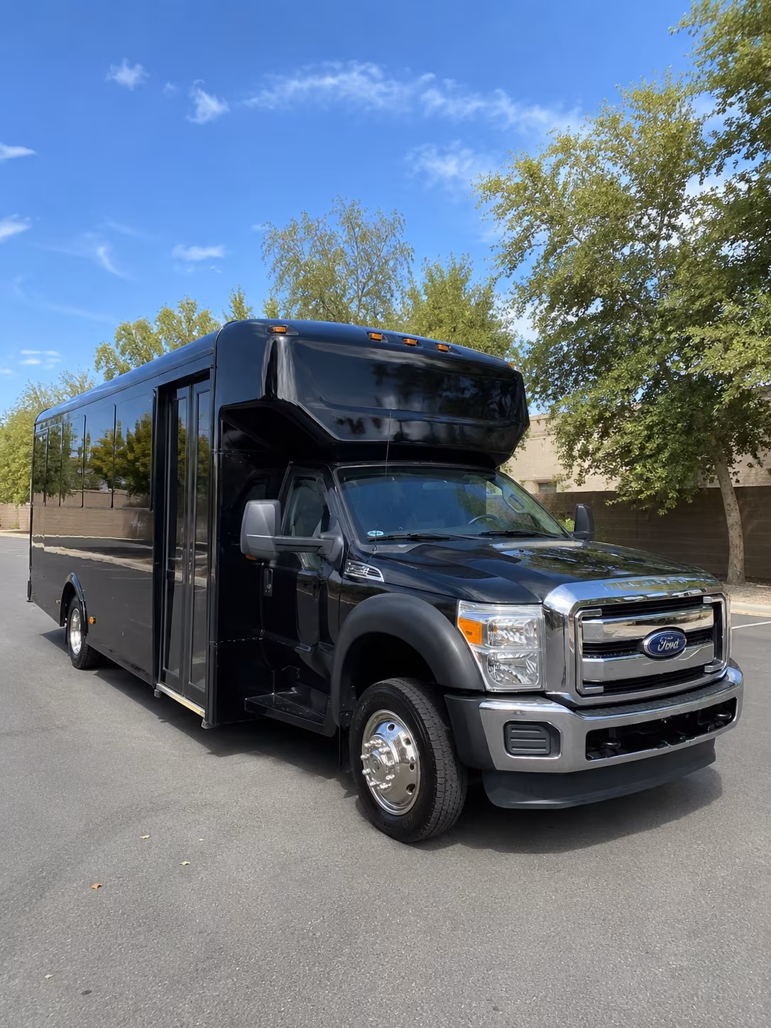 Huntington Beach Birthday, Sweet 16, & Quinceañera Transportation party bus exterior